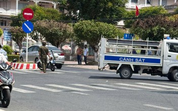 Triệu tập 2 người chặn xe, đập kính chắn gió giữa đường ở Vĩnh Long