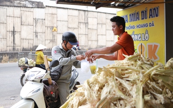 Bán nước mía, bán đá mùa nắng nóng: Nhiều người kiếm tiền triệu mỗi ngày