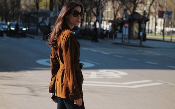 Phối blazer với quần jeans, cặp đôi thời trang tối giản hợp với mọi cô gái