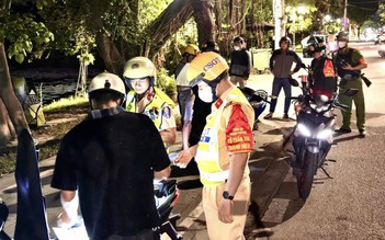Tổ tuần tra đêm đặc biệt của Công an thành phố Huế trong kỳ nghỉ lễ