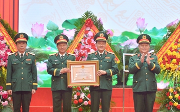 Đại tướng Nguyễn Trọng Nghĩa trao Huân chương Bảo vệ Tổ quốc hạng nhất tặng Cục Tuyên huấn