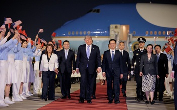 Tổng thống Trump hạ cánh xuống Bắc Kinh, bắt đầu chuyến công du Trung Quốc
