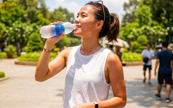 Nắng nóng: Chuyên gia chỉ cách bù nước đúng để tránh sốc nhiệt