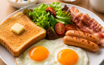 Ăn sáng quá muộn ảnh hưởng cân nặng thế nào?