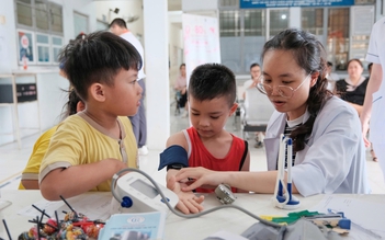 Gần 700 trẻ em và phụ nữ khó khăn ở Đồng Nai được tầm soát miễn phí