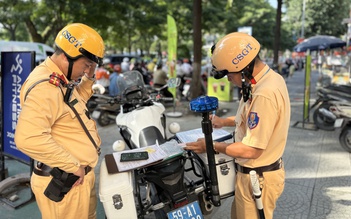 Nhiều người mắc lỗi đi ngược chiều ở trung tâm TP.HCM mà không biết