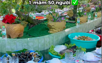 Đám giỗ miền Tây 'có 1 không 2': Đãi tiệc kiểu băng chuyền trên mặt nước