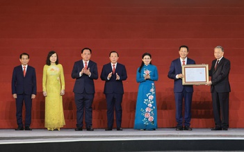 Đón nhận Nghị quyết thành lập thành phố Đồng Nai
