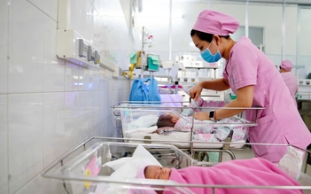 Từ 2027, phụ nữ sinh đủ 2 con trước 35 tuổi được hỗ trợ 2 triệu