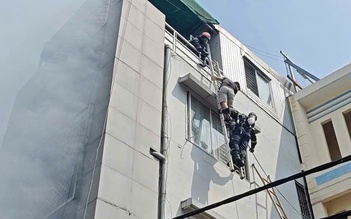 TP.HCM: Cháy nhà kết hợp kinh doanh, cứu kịp thời 3 người mắc kẹt