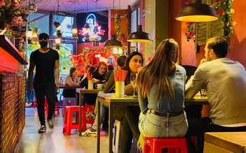 Bàn ghế nhựa, cơm tấm và một góc TP.HCM ở Berlin