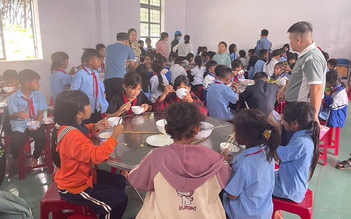 Chung dòng máu Lạc Hồng: Hành trình giữ con chữ 
giữa bụi đỏ biên giới