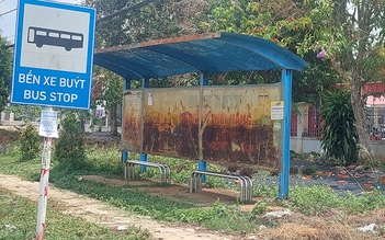 Trạm chờ xe buýt xuống cấp
