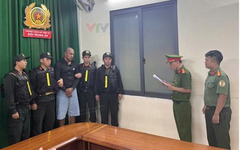 Trung tướng Mai Hoàng trực tiếp lấy lời khai 2 bị can nổ súng ở Bến Thành
