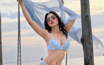Anh Thư diện bikini khoe đường cong nóng bỏng ở tuổi 44