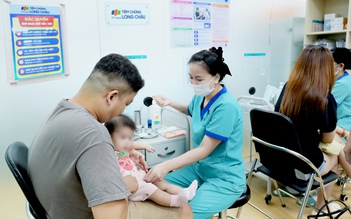 Chủ động bảo vệ bé trước làn sóng ‘dịch chồng dịch’ dâng cao