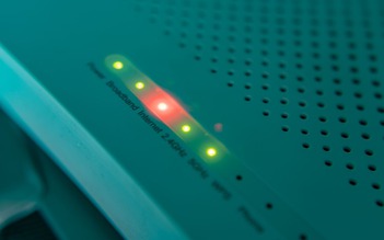 Giải mã tín hiệu đèn chớp nháy liên tục trên router Wi-Fi