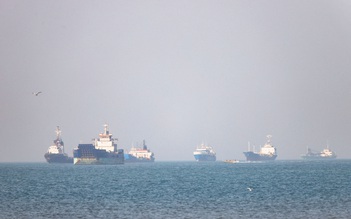 Loạt tàu bị tấn công ở Hormuz, Mỹ cáo buộc Iran 'đứng sau'