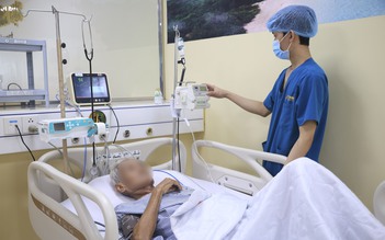 Cứu cụ ông 77 tuổi bị nhồi máu cơ tim nguy kịch