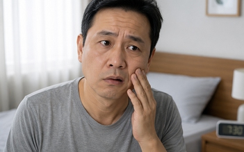 Tắm nước nóng rồi vào phòng lạnh có gây liệt mặt? Bác sĩ cảnh báo nguy cơ