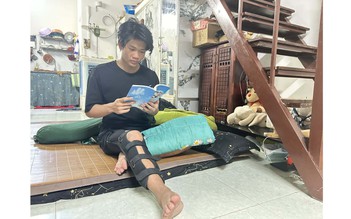 Cậu học trò nghèo mong “phép màu” để có tiền phẫu thuật chân