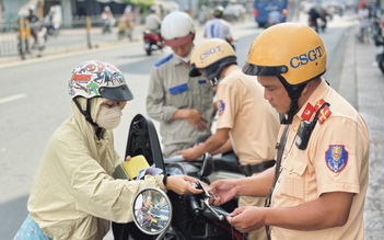 Chạy xe kiểu này ở TP.HCM, nhiều người bị phạt lỗi đi sai làn đường