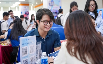 Khi hồ sơ xin việc nào cũng 'đẹp', nhà tuyển dụng chọn ai?