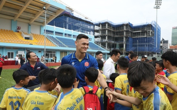 Lê Giang Patrik, Ngô Đăng Khoa 'tiếp lửa' giải bóng đá thiếu niên - nhi đồng HTV