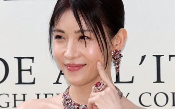 Ha Ji Won trở lại sân khấu âm nhạc sau 23 năm vắng bóng
