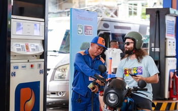 Ngày đầu bán xăng E10 đại trà: Người dân đón nhận thế nào?