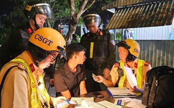Cao điểm 45 ngày đêm trấn áp tội phạm: CSGT xuyên đêm làm sạch địa bàn