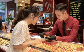 Giá vàng lao dốc, người thấp thỏm chờ hồi phục, người thở phào nhẹ nhõm