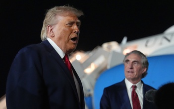 Tổng thống Trump cảnh báo Iran 'phải trả giá', dọa tấn công tiếp
