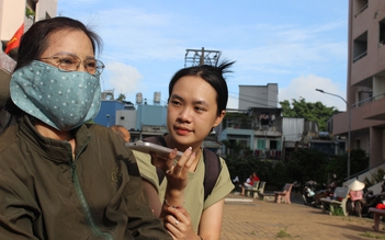 Mẹ học hết lớp 8 mong con đậu đại học ngành trí tuệ nhân tạo Mẹ học hết lớp 8 mong con đậu đại học ngành trí tuệ nhân tạo