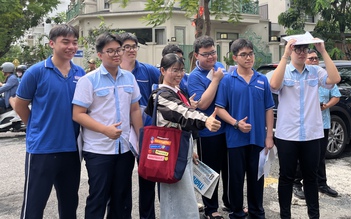 Cô giáo rong ruổi qua 5 điểm thi tốt nghiệp THPT để động viên học trò