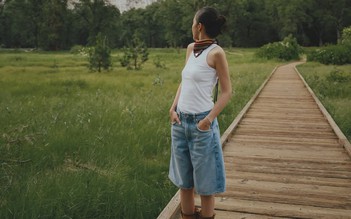 Đa dạng phong cách với áo khoác và quần shorts denim