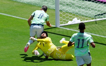 Tranh cãi quả phạt đền đầu tiên tại World Cup 2026: VAR bỏ qua lỗi việt vị của Thụy Sĩ?