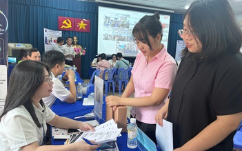 Việc làm lương hơn 20 triệu đồng tuyển gấp, có nơi cần 200 người mỗi tháng