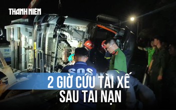 13 chiến sĩ giải cứu tài xế mắc kẹt trong cabin sau tai nạn