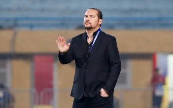 Cá tính góc cạnh của HLV Popov mang tới cho V-League màu sắc riêng, nhưng...