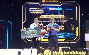 Trao 1 tỉ đồng cho chương trình 'Cùng con đi tiếp cuộc đời' tại ngày hội công nghệ hàng đầu Việt Nam