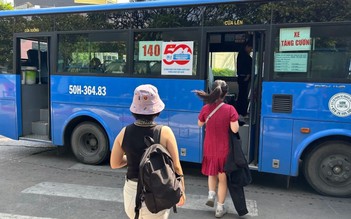 Từ 1.7, TP.HCM miễn vé xe buýt: Nhiều người mong mỏi điều này