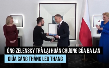 Ông Zelensky cùng loạt quan chức Ukraine trả lại huân chương cho Ba Lan