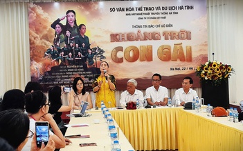 NSND Hồng Lựu hát ví, giặm về 10 cô gái Ngã ba Đồng Lộc