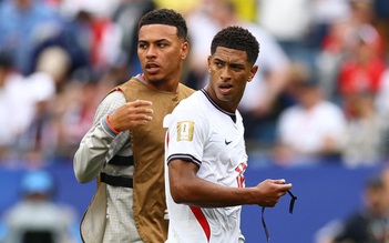 Vi phạm luật mới FIFA, che miệng khi tranh cãi: Bellingham của Anh lại thoát thẻ đỏ, vì sao?