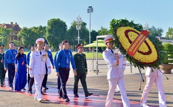 788 đại biểu Đại hội Đoàn toàn quốc báo công và vào Lăng viếng Bác