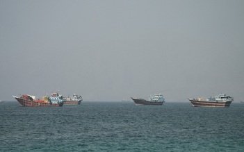Tàu chở hàng bị tấn công tại eo biển Hormuz
