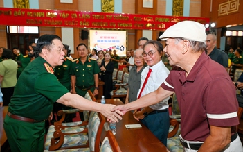 Đại tướng Nguyễn Trọng Nghĩa gặp mặt văn nghệ sĩ khu vực phía nam