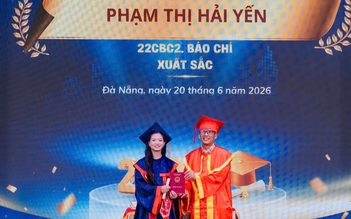 Thủ khoa báo chí xuất sắc 22 tuổi: ‘Có hôm em vừa khóc vừa viết bài’