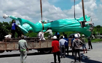 Tháo dỡ tượng 'nữ thần khai phóng' ở Tây Ninh